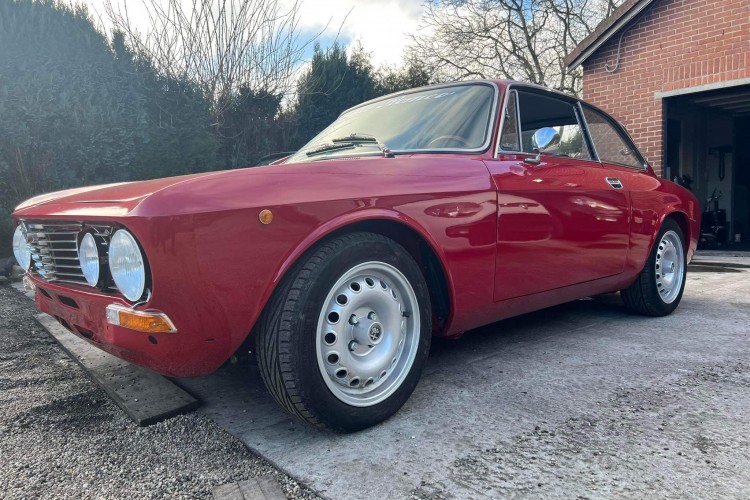 Alfa Romeo GT coupe Bertone