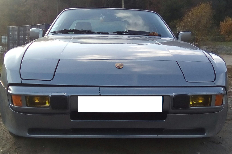 Porsche 944