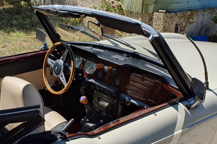 Triumph TR6