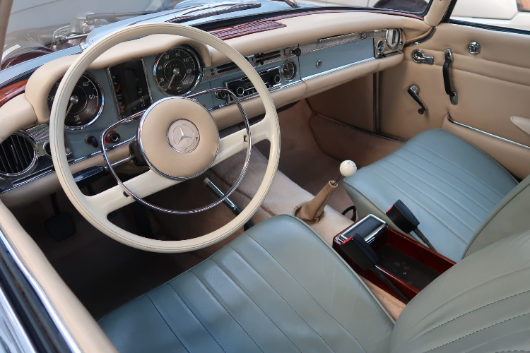 Mercedes-Benz Pagode SL230