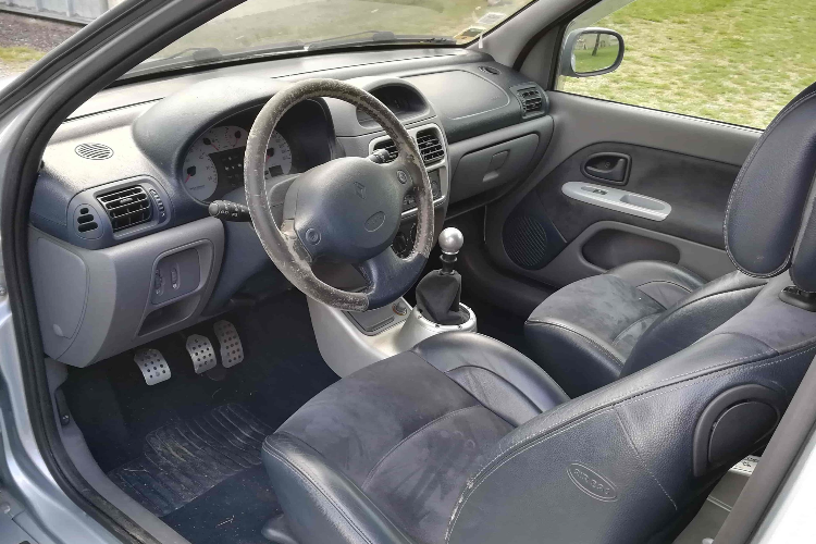 Renault Clio V6