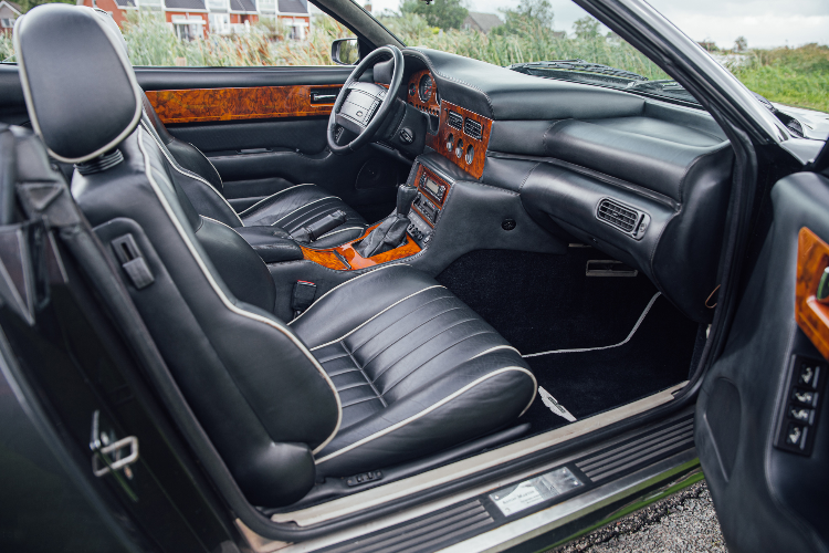 Aston Martin Virage Volante