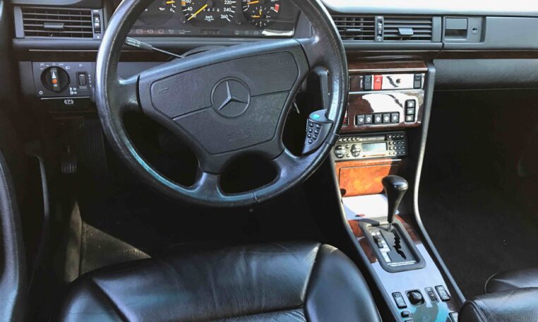 Mercedes-Benz 320CE
