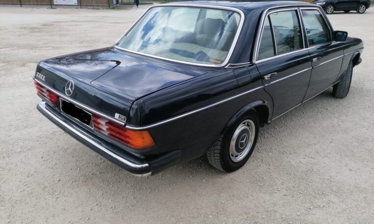 Mercedes-Benz E230