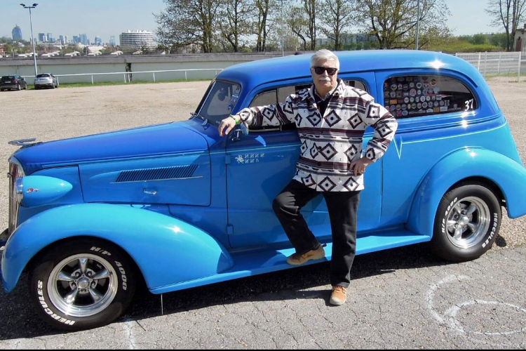 Chevrolet sedan slant back
